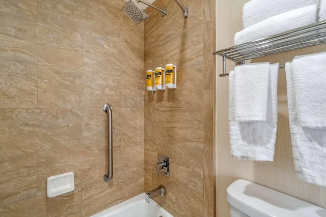 غرفة بسرير كوين، Best Western Plus Carpinteria Inn 7/9