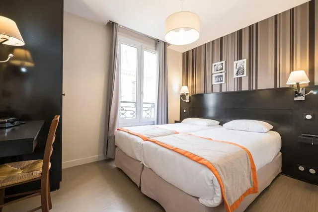 غرفة بسريرين منفصلين بحمام خاص، HOTEL BONSEJOUR MONTMARTRE 4/5