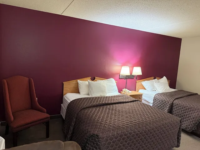 Standard, 2 Queen Beds, Rodeway Inn Hesston, KS 5/10