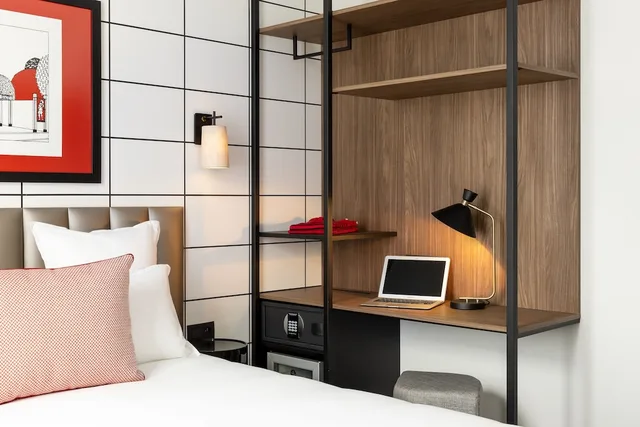 Medium, Queen Bed، Hotel Moderniste 1/4