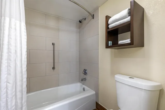 غرفة قياسية بسرير كينج للمدخنين، Best Western Salisbury Plaza 6/8