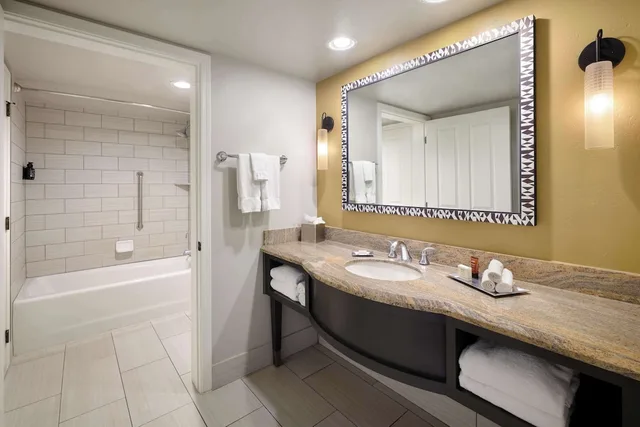 جناح كبير بسريرين كوين بإطلالة على الجبل بشرفة، Hilton Sedona Resort At Bell Rock 6/10