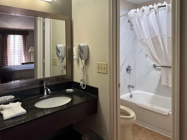 غرفة بسرير كينج، Quality Inn Lagrange East I-85 3/3