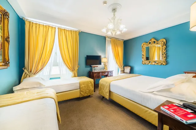 غرفة قياسية ثلاثية بسرير كينج وسرير فردي، Hotel Scalinata Di Spagna 2/10