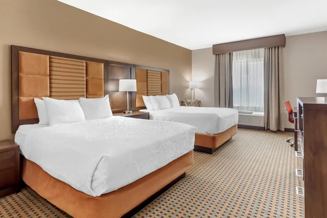 غرفة قياسية بسريرين كوين لذوي الإعاقة، Best Western Plus Hinton Inn and Suites 2/5