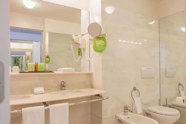 Prestige, Double Bed, Partial Sea View, Garden Area, Vidamar Resort Madeira 3/3