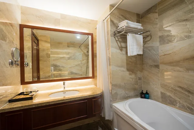 Executive, Twin Beds, No Window، Nhat Ha 4/4