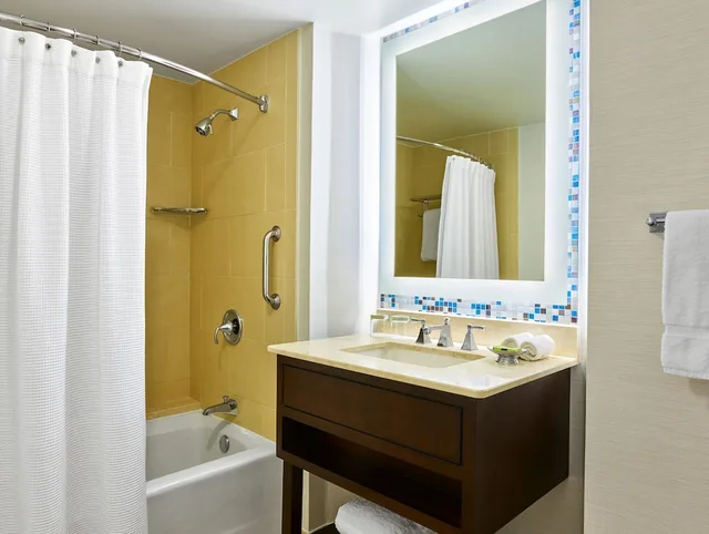 غرفة تقليدية بسريرين مزدوجين لذوي الإعاقة، The Westshore Grand, Tampa, A Tribute Portfolio Hotel 5/5