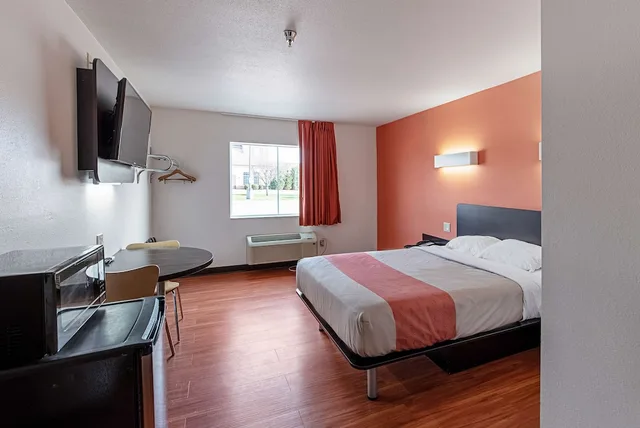 غرفة قياسية بسرير مزدوج لذوي الإعاقة، Motel6 Lebanon, IN 2/7