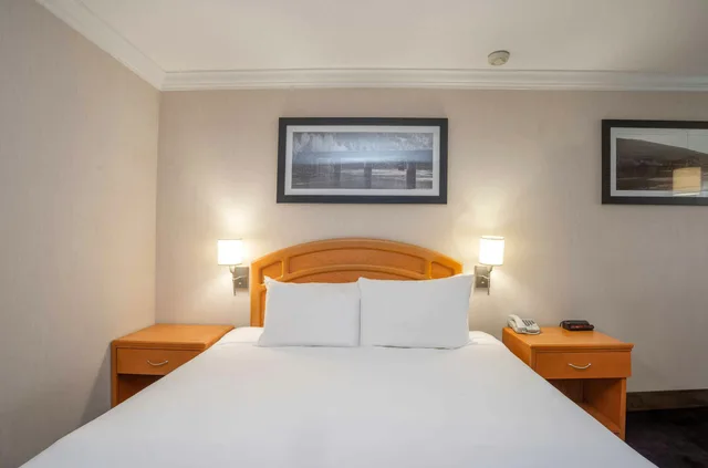 Monashee, Standard, King Bed، Sandman Hotel Revelstoke 2/3