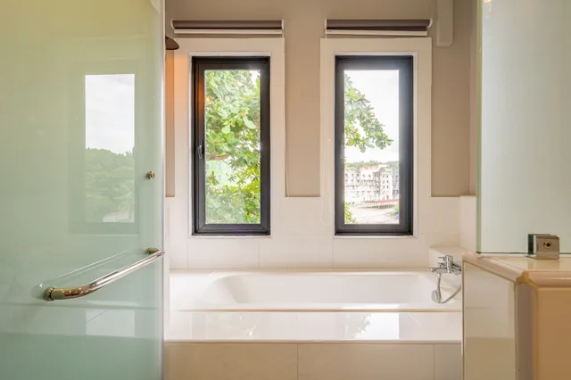 غرفة غراند رباعية بسريرين كوين بحوض استحمام، Treasures Hotel & Suites 2/2