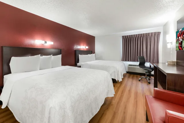 Deluxe, 2 Queen Beds, Red Roof PLUS Columbus Worthington 3/5