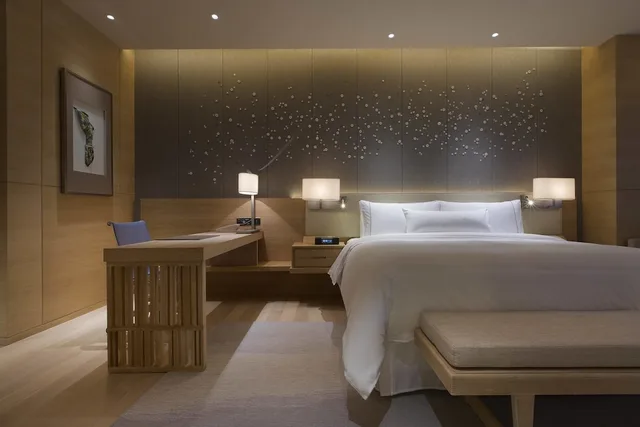 غرفة تنفيذية بسرير كينج بإطلالة على النهر، The Westin Chongqing Liberation Square 3/4