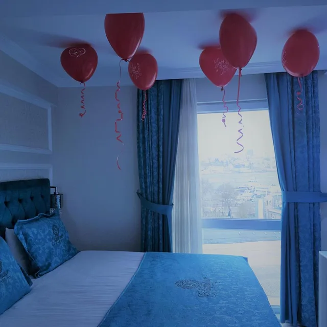 غرفة بسرير كينج بإطلالة على البحر، Glamour Hotel 4/8