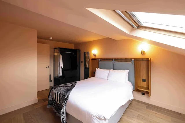 1 Bedroom, Duplex, Suite, Whitworth Locke 2/9