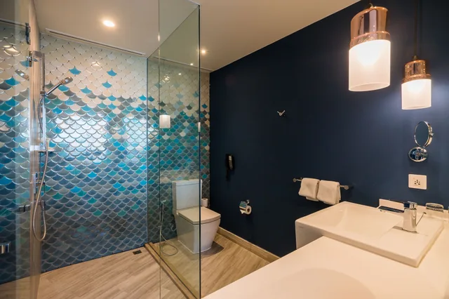 غرفة قياسية بسريرين منفصلين بإطلالة على البحر في طابق مرتفع، Holiday Inn Vana Nava Hua Hin 6/6