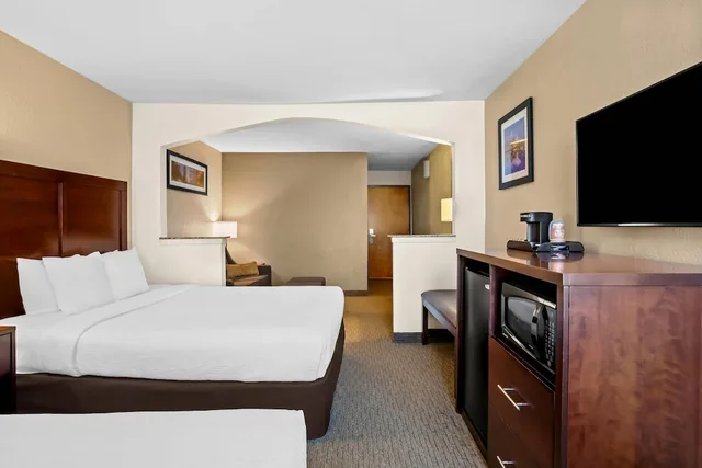 جناح بسريرين كوين مع أريكة، Quality Suites Irving-Las Colinas 2/9