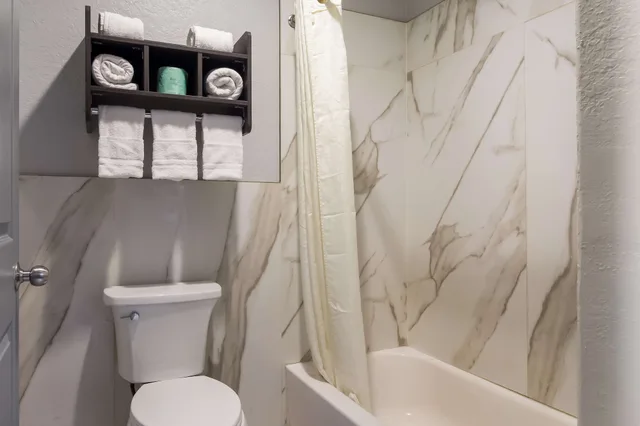 غرفة بسرير كينج، Americas Best Value Platinum Inn Suites 4/4
