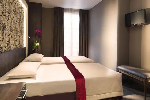 غرفة بأربعة أسرّة وسريرين منفصلين، Central Hotel Paris 2/2