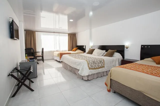 غرفة رباعية بإطلالة على البحر، Hotel Lord Pierre 1/1