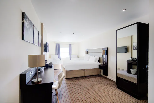 3 Rooms, Family, Belvilla Newport City Centre Hotel - Lifestyle 1/2