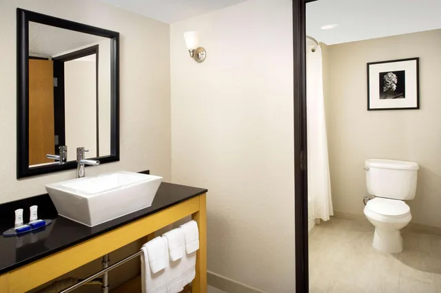 Suite, 3 Queen Beds, Queen Bed, Sofa, Best Western Alamo Suites 3/5