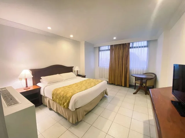 Room, Queen Bed, Hotel Faranda Express Puerta Del Sol Barranquilla, A Member of Radisson Individuals 4/10