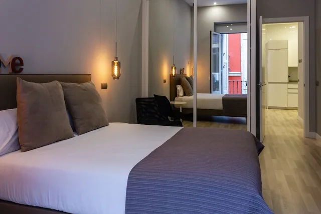 شقة ديلوكس بسرير مزدوج بغرفة نوم واحدة مع أريكة، Arenal Suites Gran Vía 1/4
