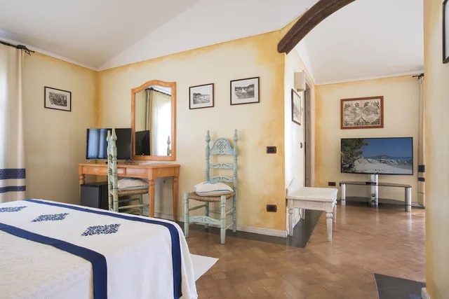 جناح بشرفة، Poseidonia Hotel 2/5