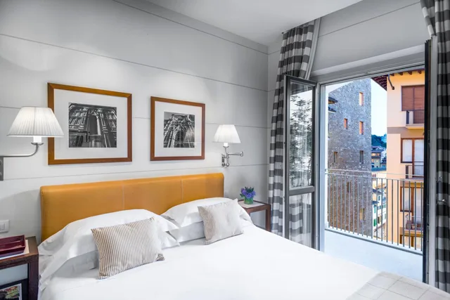 غرفة كلاسيكية بسرير مزدوج بشرفة، Gallery Art Hotel 1/1