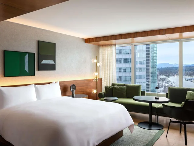 Fairmont Gold, King Bed, Harbour and Mountain View، Fairmont Pacific Rim 2/10