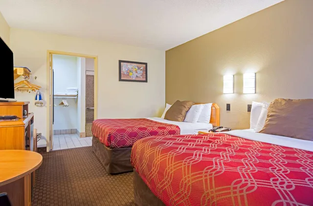 غرفة بسريرين كوين لذوي الإعاقة، Motel6 Portland, OR – Southeast 2/6
