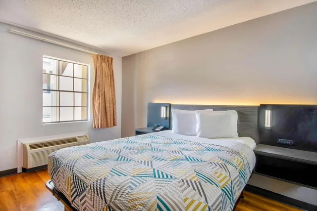 غرفة بسرير مزدوج، Motel6 Bossier City, LA 7/10