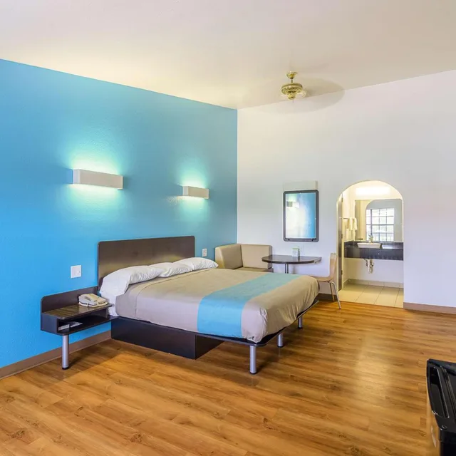 Room, King Bed, Accessible, Motel6 Canton, TX 10/10
