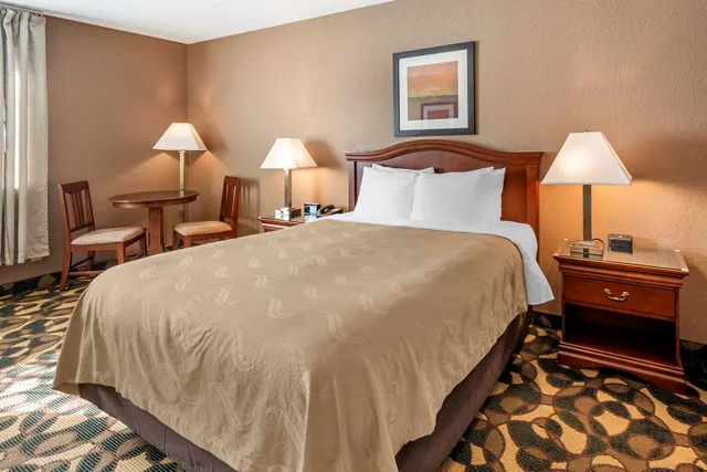 غرفة بسرير كوين لذوي الإعاقة، Quality Inn Paradise Creek 2/4