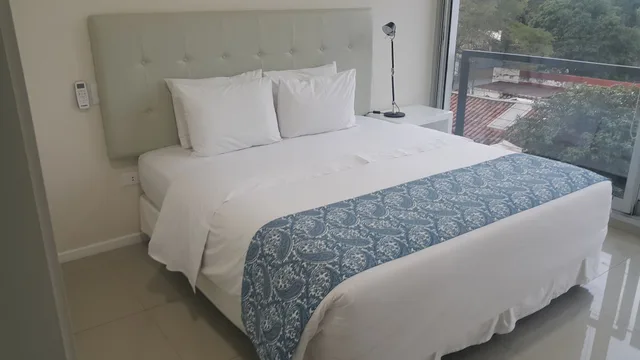 جناح بسرير كوين، Start Villa Morra 2/10
