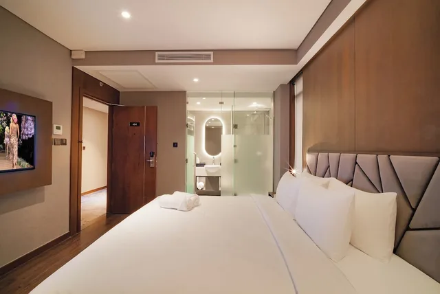 Superior, King Bed, Nhat Ha Lavish Hotel 2/3