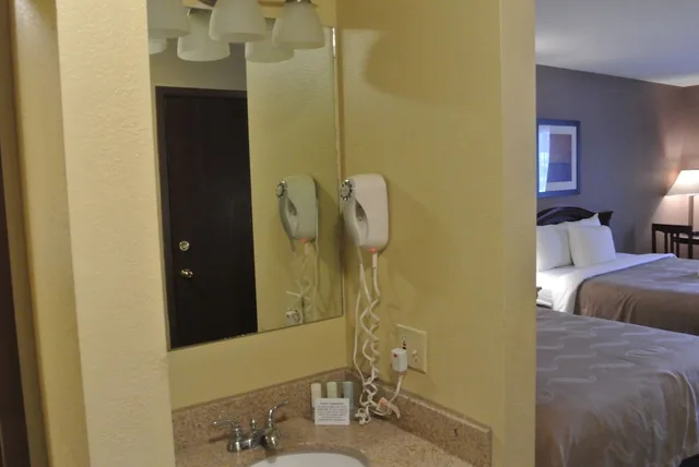 غرفة قياسية بسرير كينج، Quality Inn Paradise Creek 6/7
