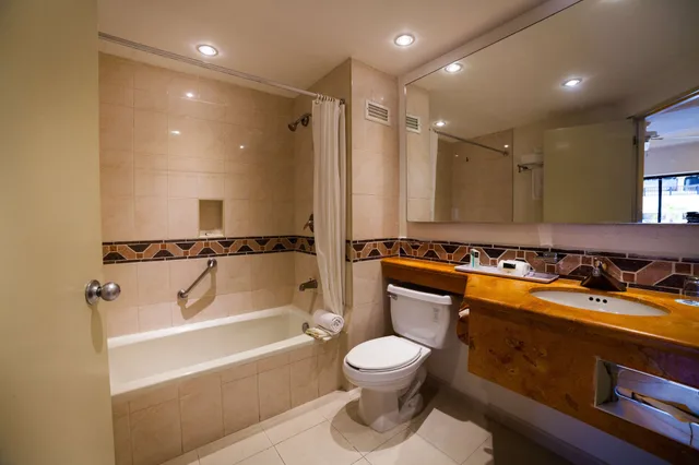غرفة بريميوم بسريرين مزدوجين بإطلالة جزئية على البحر، The Reef Coco Beach Resort & Spa – Optional All Inclusive 4/5
