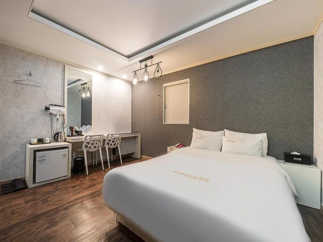 Deluxe, Queen Bed, Richi Hotel 1/1