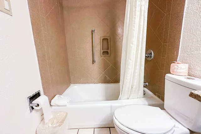 غرفة بسريرين مزدوجين، Jackson Hotel And Convention Center 7/7