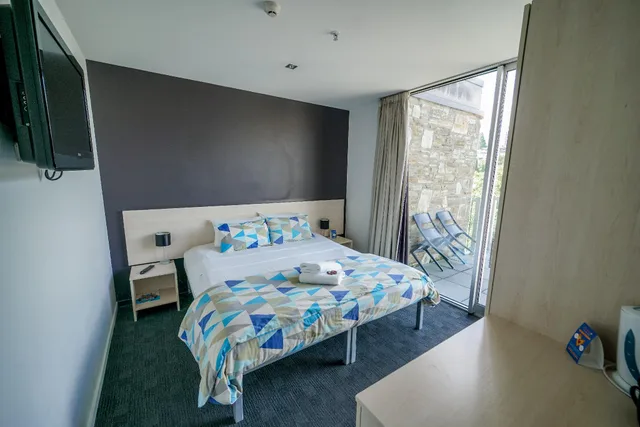 غرفة بسرير كينج بشرفة، Nomads Queenstown 2/2
