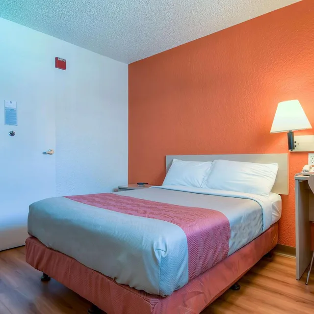 جناح بسرير كوين، Motel6 Rowland Heights, CA - Los Angeles - Pomona 3/10