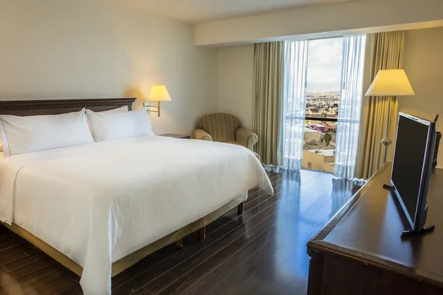 Master, Junior Suite, King Bed, Fiesta Inn Ciudad Juarez 1/3