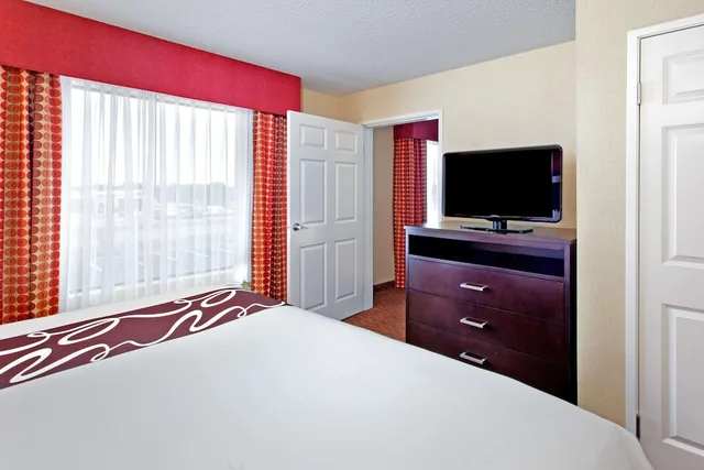 جناح بسرير كينج بغرفة نوم واحدة، La Quinta Inn Suites Warner Robins 4/7