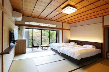 Modern Japanese style twin room 2 beds، Mantenno Tsujinoya 1/1