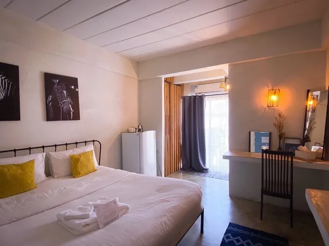 غرفة قياسية بسرير كينج، De Lit Hotel 2/5