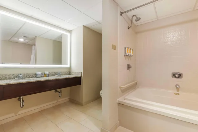 جناح بسرير كينج، Best Western Plus Steeplegate Inn 6/6