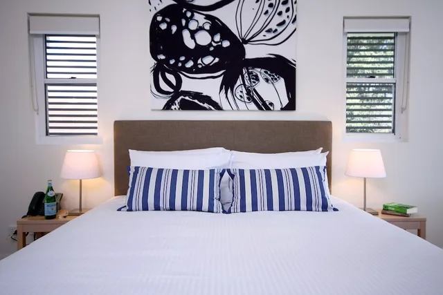 3 Bedrooms, Apartment, 1 Single and 2 Queen Beds، DOMAIN SERVICED APARTMENTS 1/10