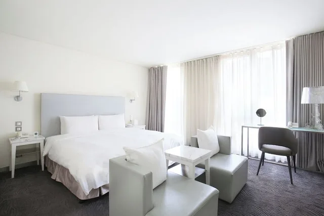 غرفة ديلوكس بسرير كينج، Ambience Hotel 7/10